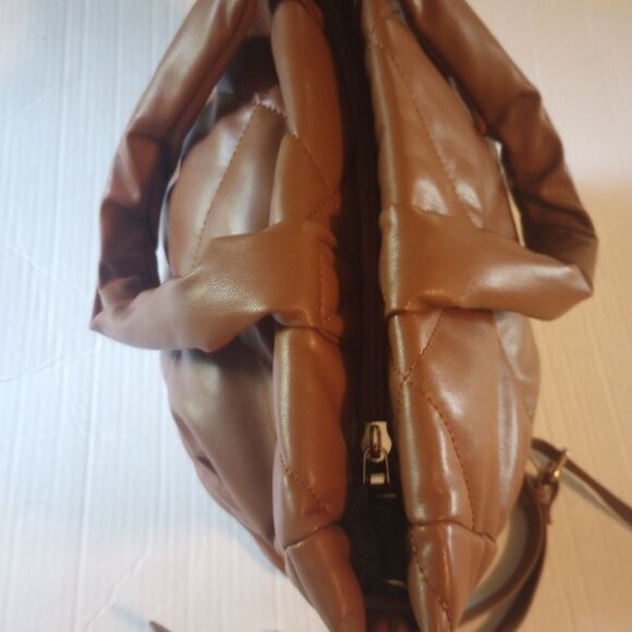 Puffy Quilted Medium Size Handbag With Detachable Shoulder Strap - Picture 2 of 9